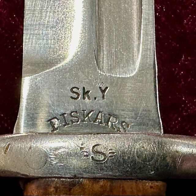 b2ap3_large_FinnishM1927-Bayonet-4 ***NOW SOLD***M1927 Finnish Bayonet and Scabbard. - Armoury Antiques | Marlborough Antiques