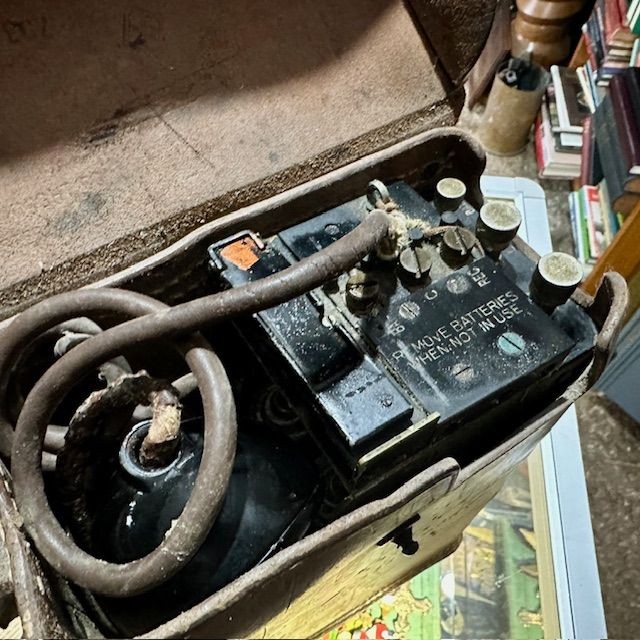 b2ap3_large_WW2-US-Telephone-6 ***New In***Two (2) WW2 US Field Telephones - United States EE-8 Type. - Armoury Antiques | Marlborough Antiques