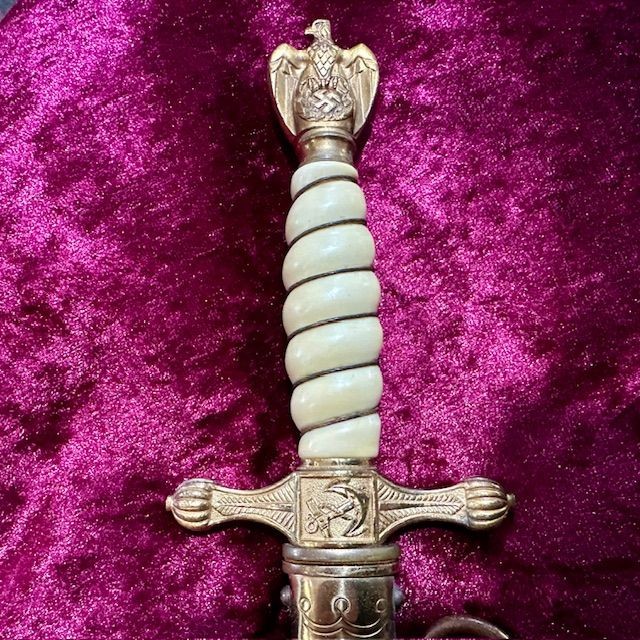 b2ap3_large_WW2-German-Naval-Dagger-1 ***NOW SOLD RP***WW2 Navy Officer's (Kriegsmarine) Dagger by 'Carl Eickhorn'. - Armoury Antiques | Marlborough Antiques