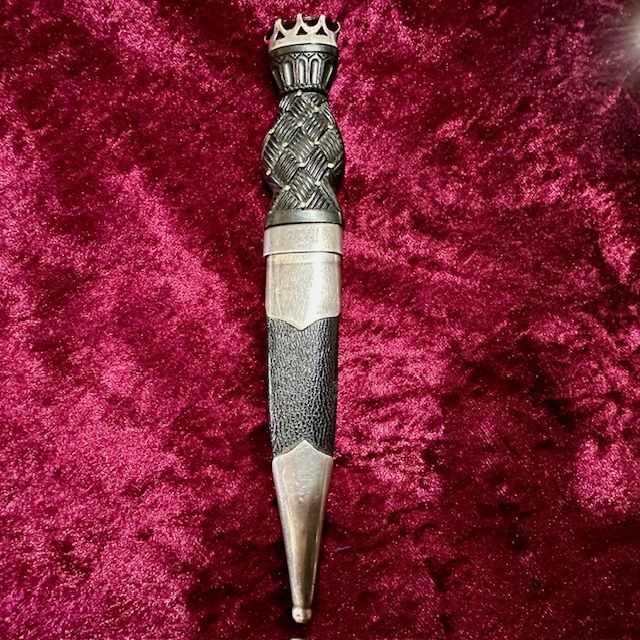b2ap3_large_Armoury-Antiques-and-Militaria-Skean-Dhu-1 ***New In***A Civilian Wear c1950 Sgian Dubh with Solid Silver Mounts Previously Owned by 'Captain 'J. M. Davidson - 3rd Battalion Cameron Highlanders'. - Armoury Antiques | Marlborough Antiques