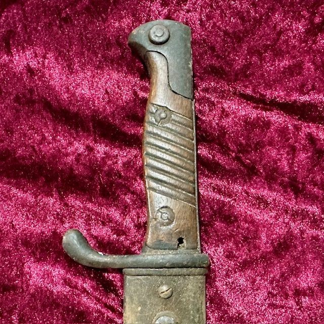 b2ap3_large_WW1-Butcher-Bayonet-1 ***New In***A Rare WW1 Belgian Trench Knife and an Untouched WW1 German Butcher Bayonet. - Armoury Antiques | Marlborough Antiques