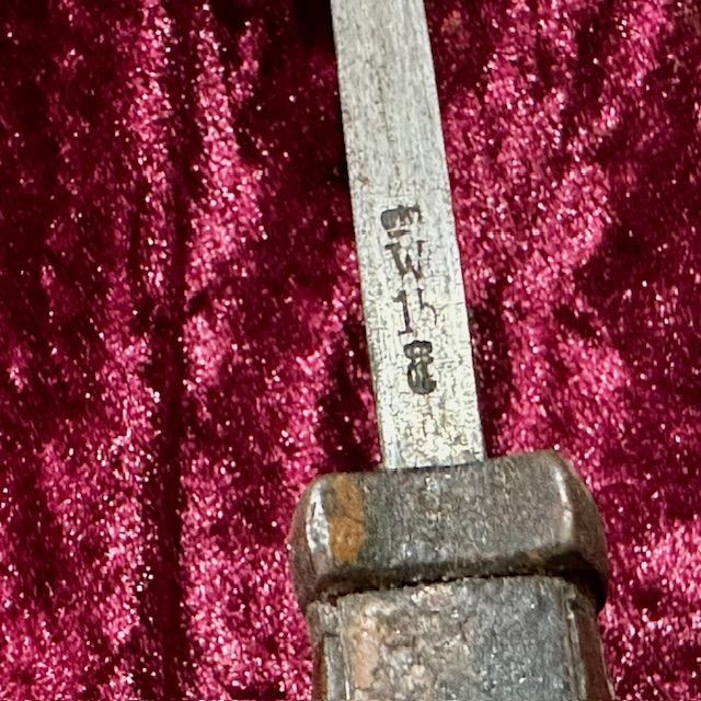 b2ap3_large_WW1-Butcher-Bayonet-5 ***New In***A Rare WW1 Belgian Trench Knife and an Untouched WW1 German Butcher Bayonet. - Armoury Antiques | Marlborough Antiques