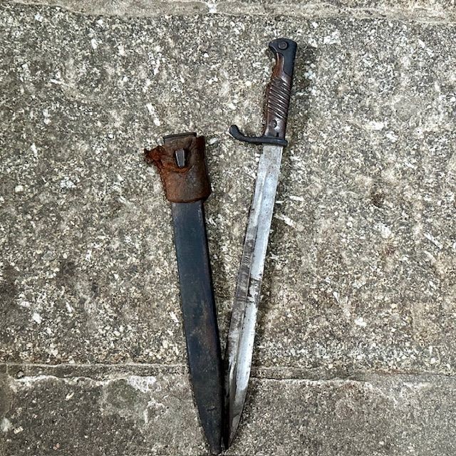 b2ap3_large_WW1-Butcher-Bayonet-8 ***New In***A Rare WW1 Belgian Trench Knife and an Untouched WW1 German Butcher Bayonet. - Armoury Antiques | Marlborough Antiques