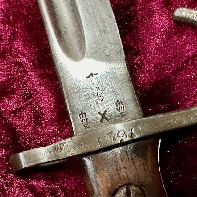 b2ap3_large_1907-Mk1-Hooked-Quillon-Bayonet-3 ***New In***Rare ERVII British 1907 Hooked Quillon Bayonet by Sanderson. - Armoury Antiques | Marlborough Antiques