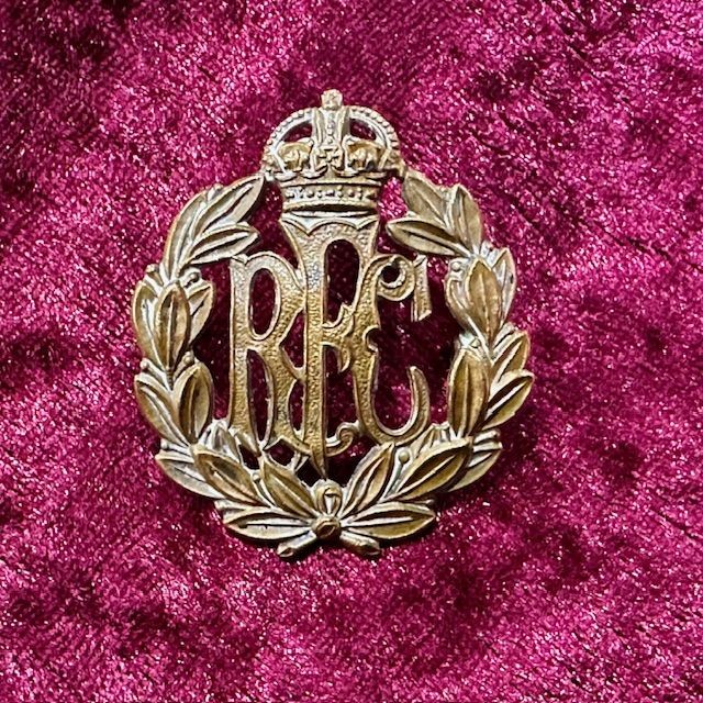 b2ap3_large_WW1-RFC-Cap-Badge-1 ***New In***Two (2) WW1 Royal Flying Corp Cap Badges. - Armoury Antiques | Marlborough Antiques