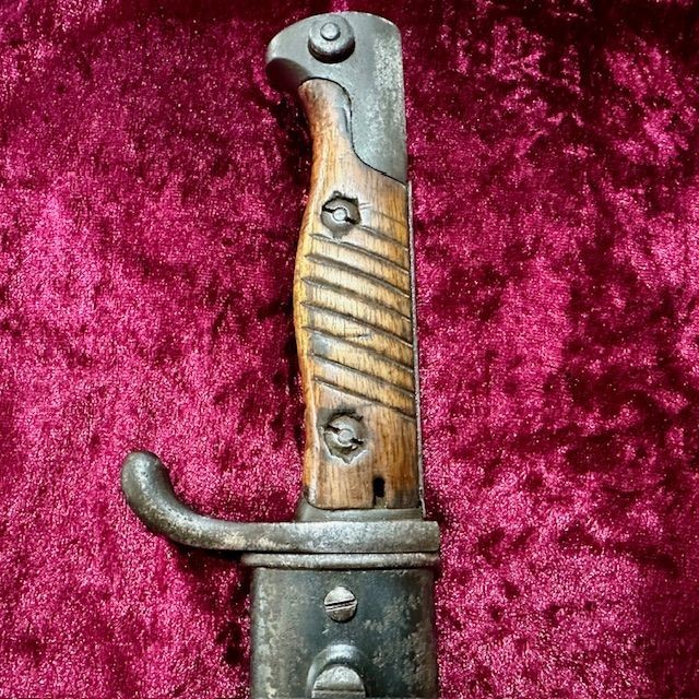 b2ap3_large_WW1-Butcher-Bayonet-1 ***NOW SOLD***WW1 German S98/05 Saw Back Butcher Bayonet and Scabbard with Provenance. - Armoury Antiques | Marlborough Antiques