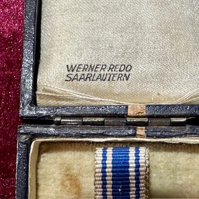 b2ap3_large_WW2-Mothers-Cross-Medal-In-Gold-_20240404-172006_1 ***New In***Superb WW2 Cased Mother's Cross in Gold. - Armoury Antiques | Marlborough Antiques