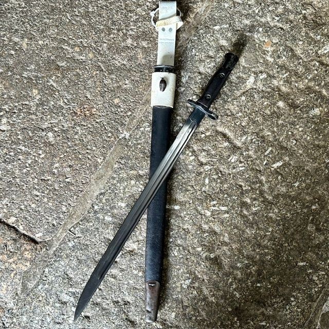 b2ap3_large_1907-Pattern-Bayonet-4 ***New In***WW1 1907 Pattern Bayonet and Frog. - Armoury Antiques | Marlborough Antiques