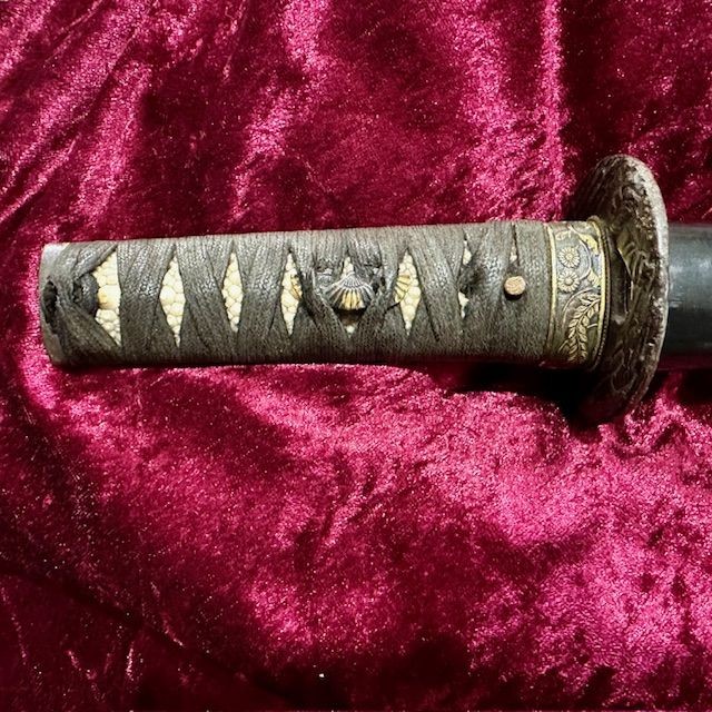 b2ap3_large_Kanemoto-School-Wakizashi-1 ***NOW SOLD***c1700 Mino-Den Kanemoto School Fully Mounted Wakizashi. - Armoury Antiques | Marlborough Antiques