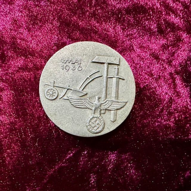 b2ap3_large_Armoury-Antiques-and-Militaria-6 ***SELLING FAST***Original WW2 German Awards, Medals and Badges. - Armoury Antiques | Marlborough Antiques