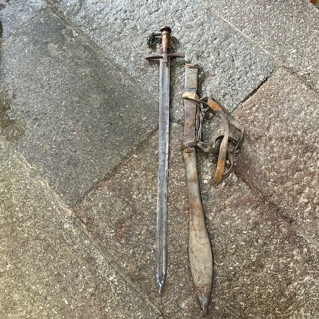 b2ap3_large_Kaskara-3 ***Just In - Two Antique Sudanese Kaskara Swords*** - Armoury Antiques | Marlborough Antiques