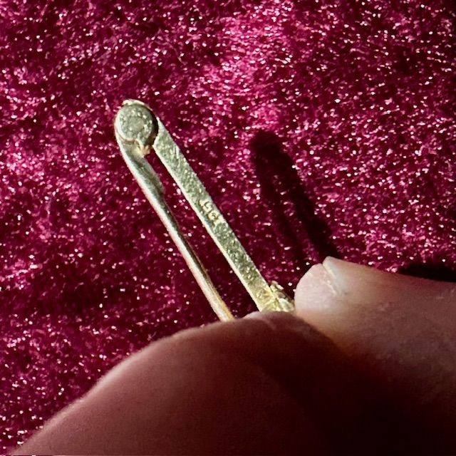 b2ap3_large_15ct-Gold-Sweetheart-Badge-4 ***NOW SOLD***Ref: 15 Carat (pre-1932) Solid Gold (5 grams) Sweetheart Broach. - Armoury Antiques | Marlborough Antiques