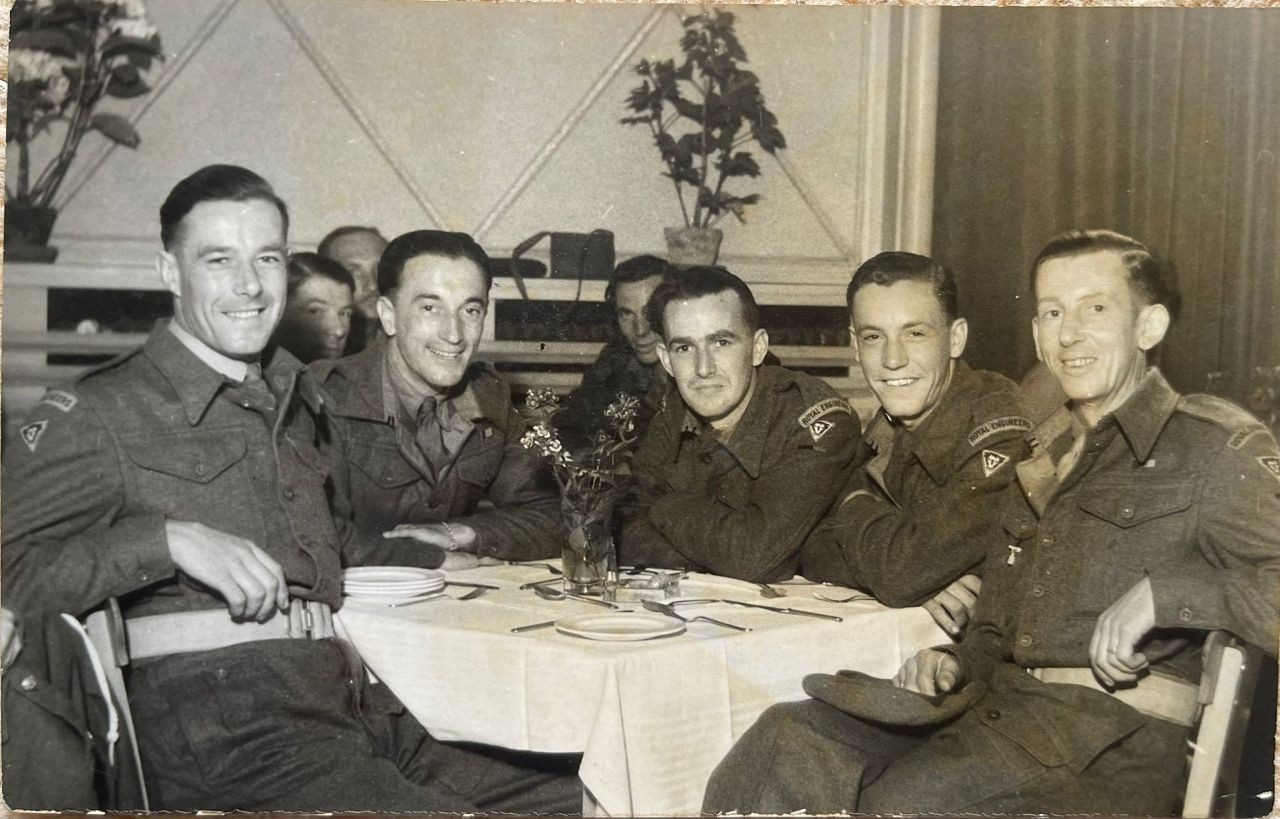 b2ap3_large_Churchill-Tank-2 WW2 Scope Maker Marked and Dated with Provenance. - Armoury Antiques | Marlborough Antiques