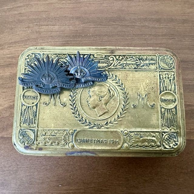 ***New In***WW1 Tins and Military Badges